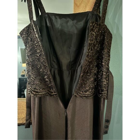 Jessica Howard from Dillards two piece gown size 4 petite. With matching jacket - Picture 13 of 16